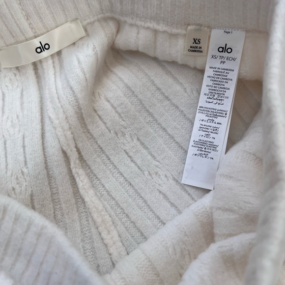 Set! ALO Yoga Cable Knit Shorts XS & Seacoast Crop Top S Ivory Lounge set - Picture 4 of 9